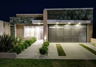 SE VENDE PROPIEDAD EN MANFREDI - CORDOBA